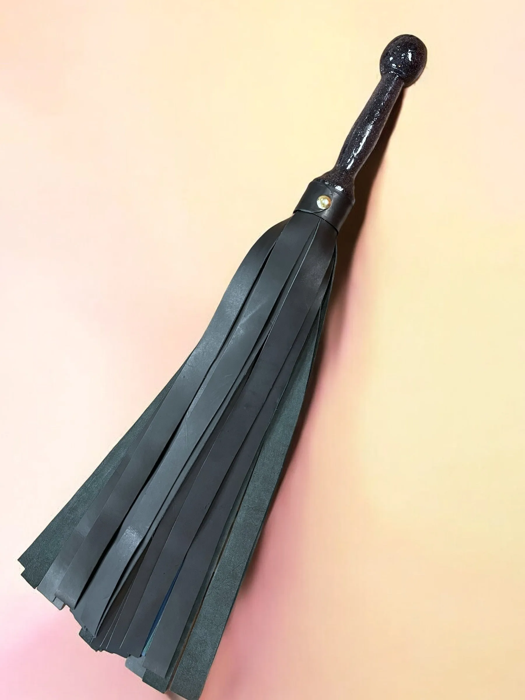 Lonicera Dark Sparkling Rainbow Flogger