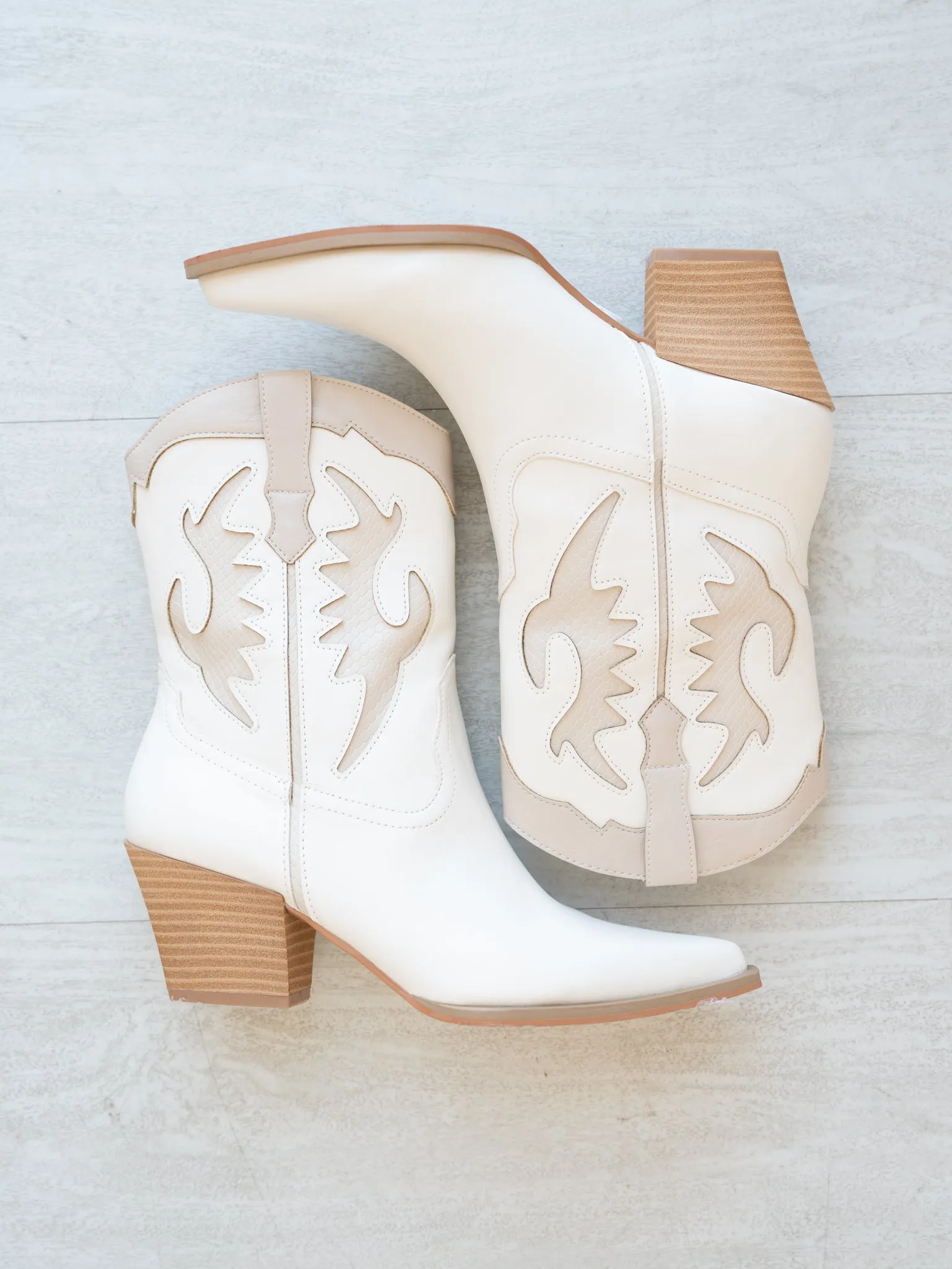 Oasis Society: Houston Cowboy Boots - White