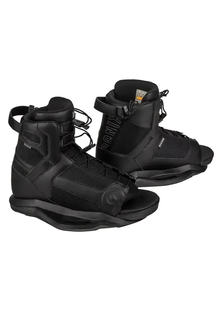 VAULT WAKEBOARD WITH DIVIDE BOOTS