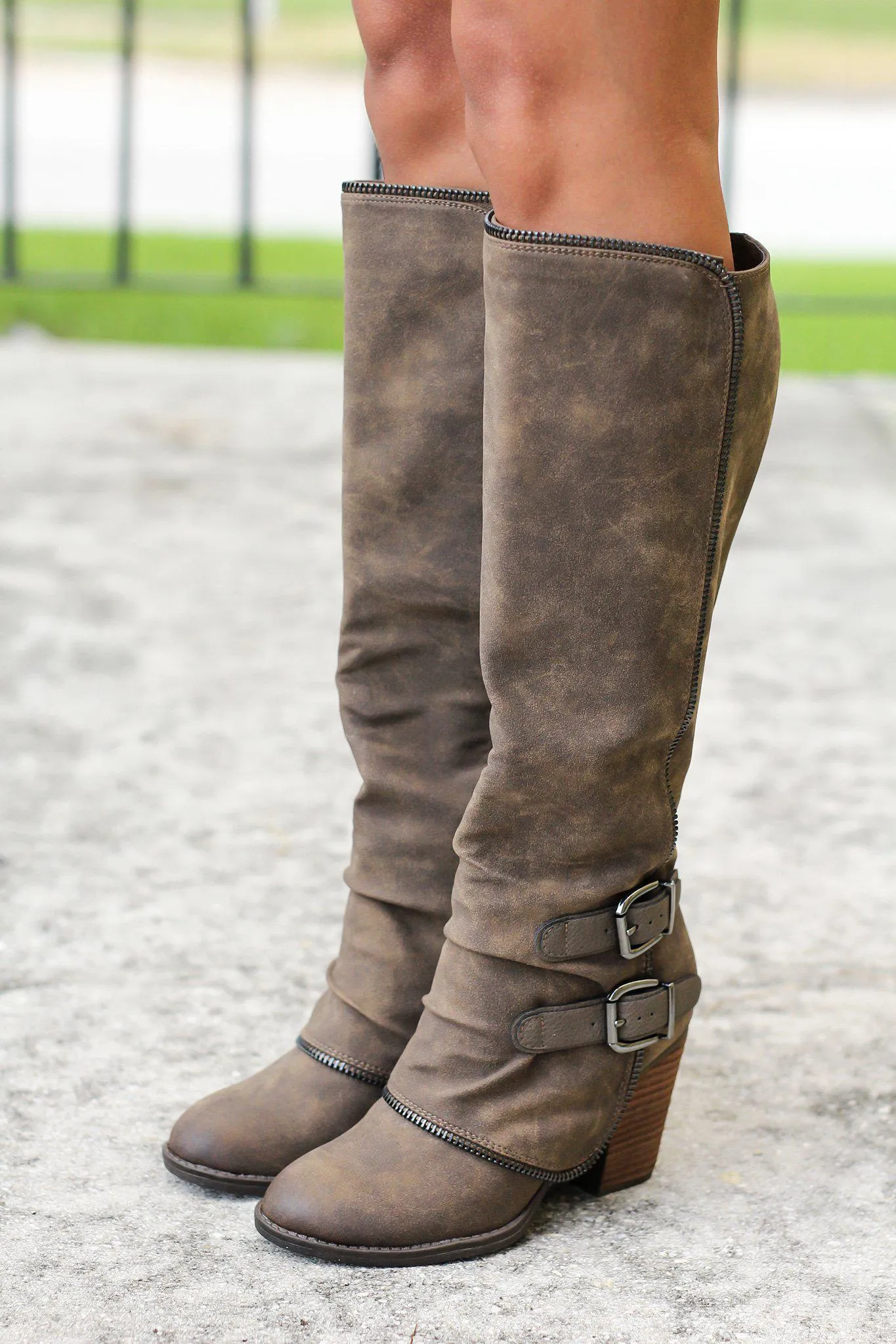 Volcan Taupe Boots