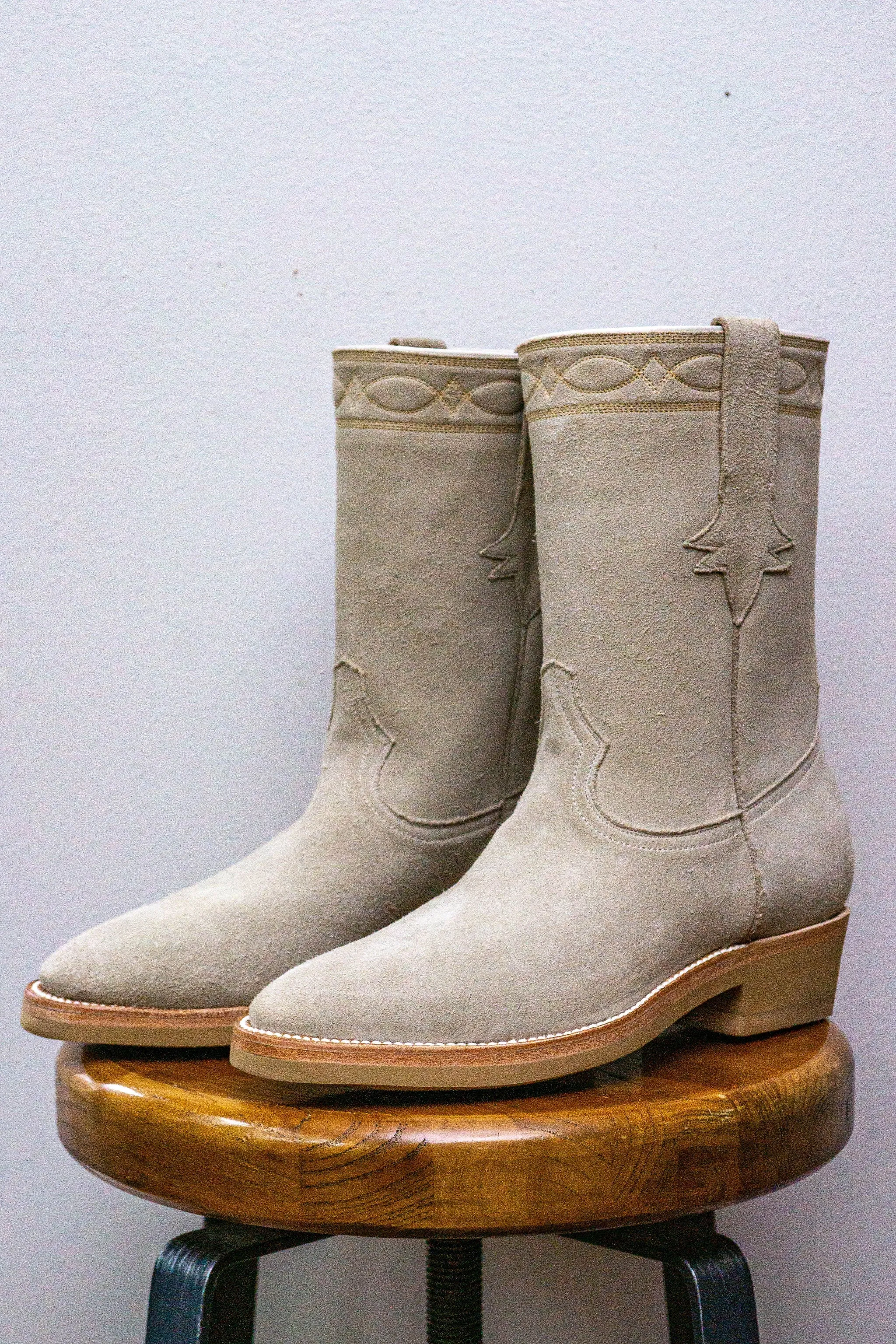 Wythe Roper Boots - Sand Suede